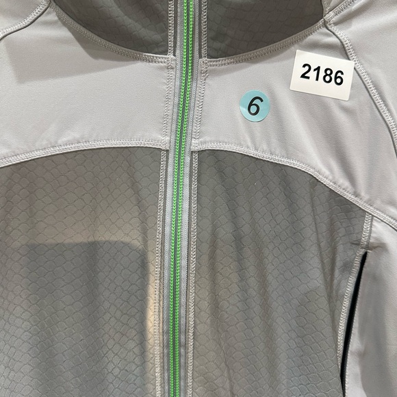 (2186) LULULEMON LIGHT SPEED JACKET Sz 6 ** Mild Flaw - Picture 14 of 15
